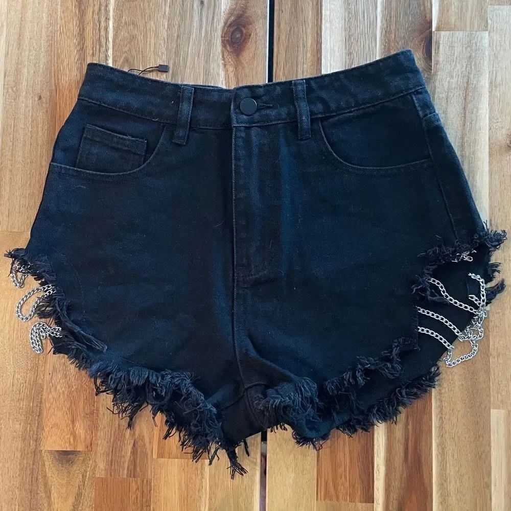 Solado High Waist Frayed Chain Detail Denim Shorts